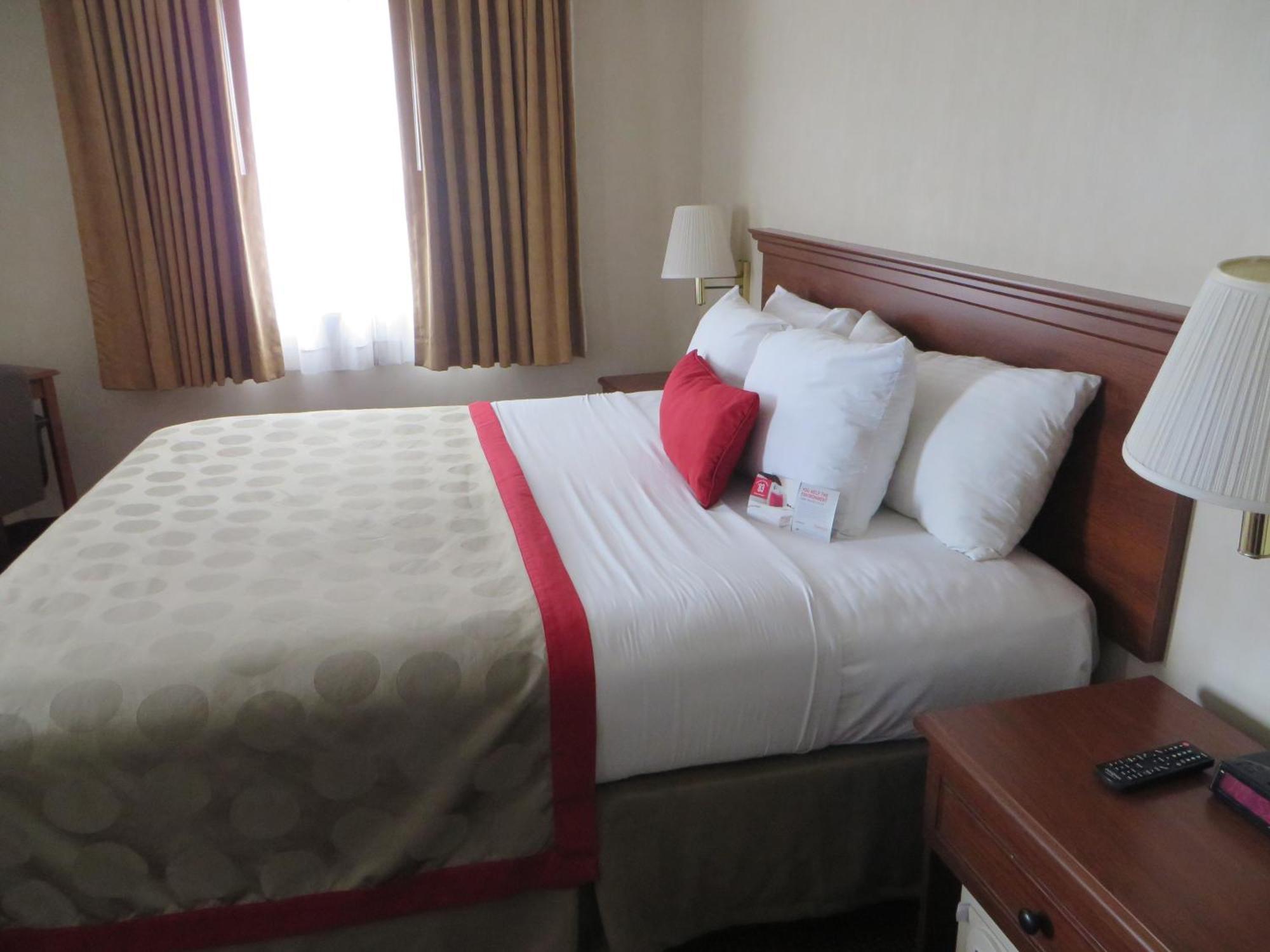 Отель Ramada By Wyndham Hawthorne/Lax Номер фото