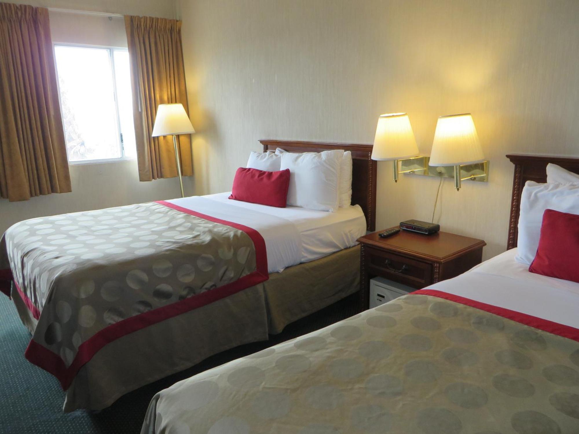 Отель Ramada By Wyndham Hawthorne/Lax Номер фото